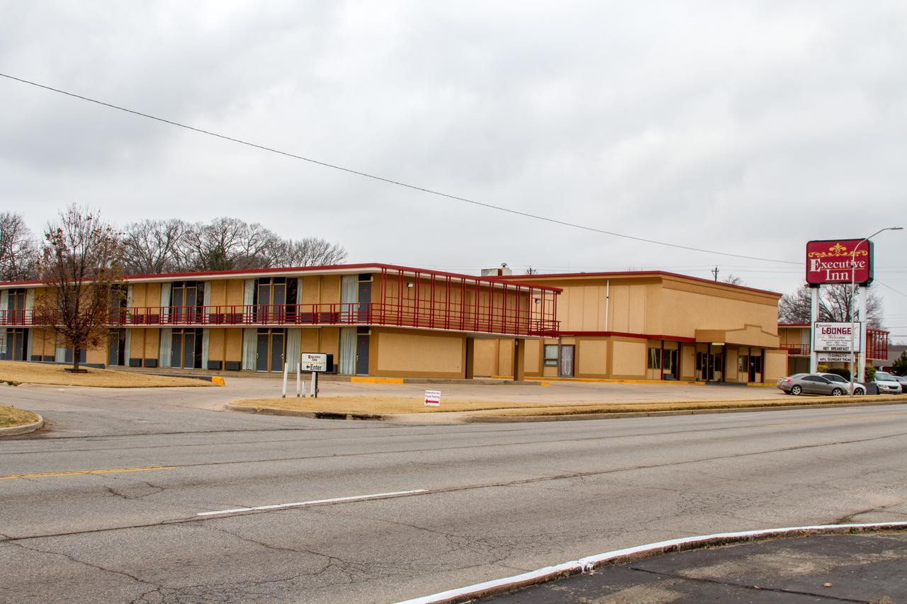 Executive Inn Ponca City Esterno foto